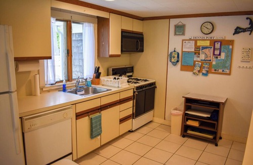 Dennis Port House | Charming, Well-Maintained Home Near Glendon Beach