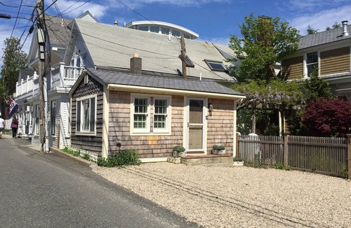 Commercial Street Cottage | CHARMING WEST END COTTAGE