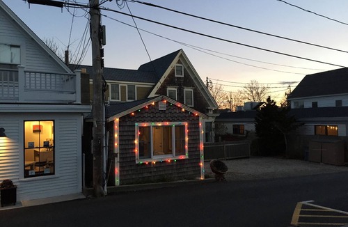 Commercial Street Cottage | CHARMING WEST END COTTAGE
