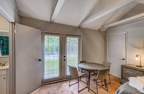Pinewood Park House | Charming West Palm Beach Studio Suite