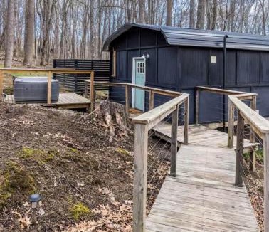 South Bloomingville House | Charming whimsical cabin outdoor shower hottub