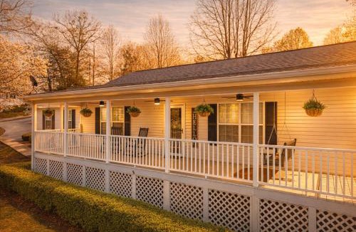 Dahlonega House | Charming Wine Country Retreat Near Dahlonega