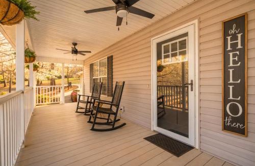 Dahlonega House | Charming Wine Country Retreat Near Dahlonega