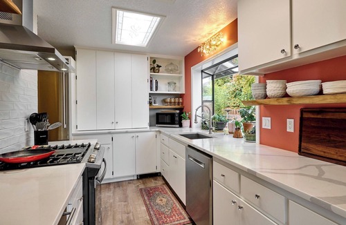 Dundee House | Charming Wine Country Treehouse