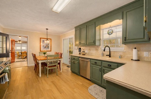 Dahlonega House | Charming Wine Country Retreat near Dahlonega Fire Pit, Home Gym, Game Room.