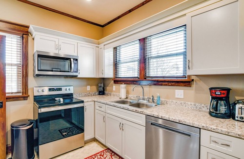 Winterset House | Charming Winterset Vacation Rental w/Yard & Patio