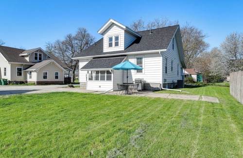 Winterset House | Charming Winterset Vacation Rental w/Yard & Patio