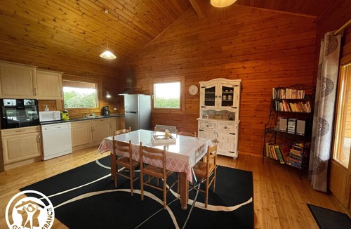 Reaumur Cottage | Charming wooden house for 5 people with terrace and garden