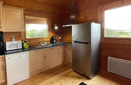 Reaumur Cottage | Charming wooden house for 5 people with terrace and garden