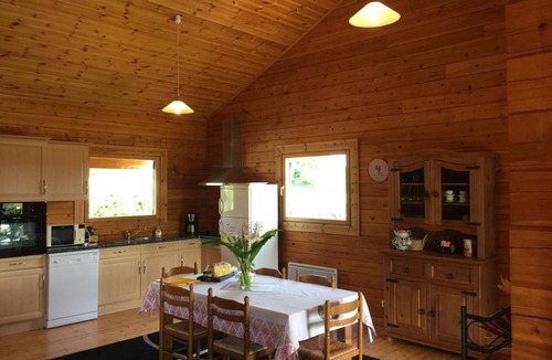 Reaumur Cottage | Charming wooden house for 5 people with terrace and garden