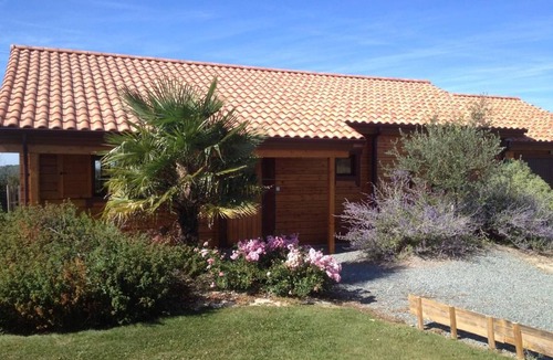 Reaumur Cottage | Charming wooden house for 5 people with terrace and garden