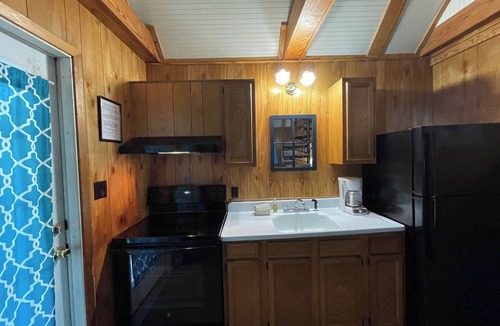 Zwolle Cabin | Charming Woodland Cabin with Kitchen, Roku TV & Outdoor Firepit