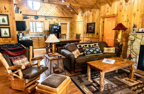 Big Cedars House | Charming Woodland Retreat Near Big Cedar