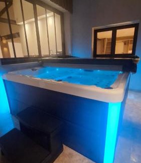 Branne House | Charming workshop with Jacuzzi near Saint-Émilion