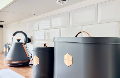 Little Hulton House | Charming Worsley Home w/parking