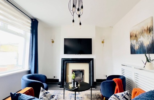 Little Hulton House | Charming Worsley Home w/parking