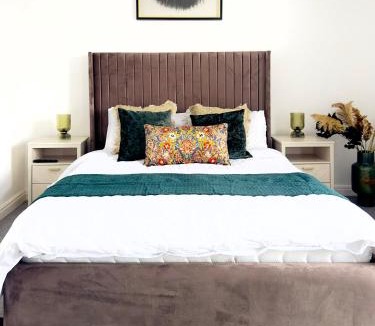 Little Hulton House | Charming Worsley Home with parking