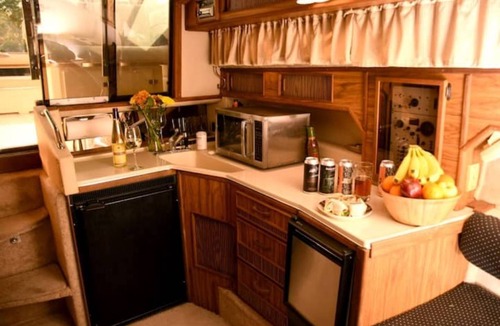 Catskill Boat Rental | Charming Yacht on Catskill Creek