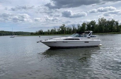 Catskill Boat Rental | Charming Yacht on Catskill Creek