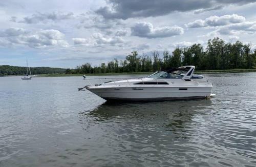 Catskill Boat Rental | Charming Yacht on Catskill Creek