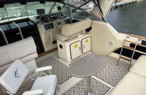 Catskill Boat Rental | Charming Yacht on Catskill Creek