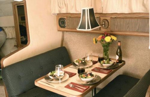 Catskill Boat Rental | Charming Yacht on Catskill Creek