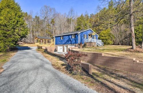 Yadkinville House | Charming Yadkin Valley Cottage w/Deck & Yard