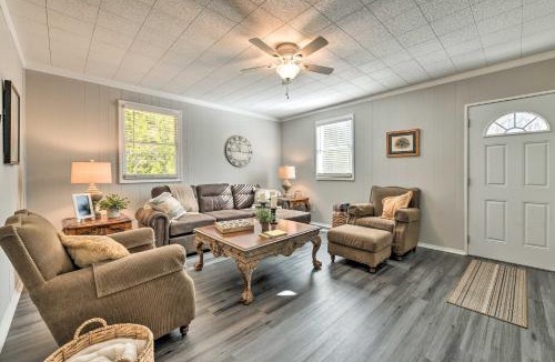 Yadkinville House | Charming Yadkin Valley Cottage w/Deck & Yard