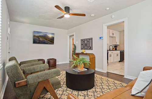Norman House | Charming Yellow Door House | Steps from OU