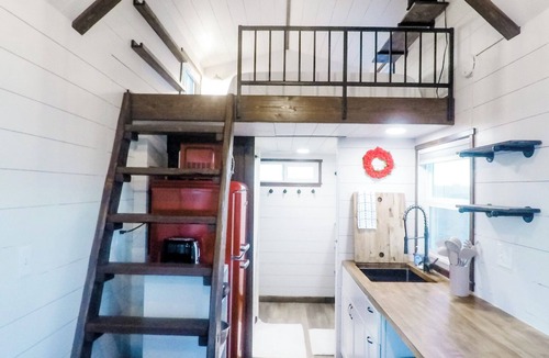 Utah Cottage | Charming Yuba Lake Tiny Home