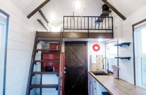 Utah Cottage | Charming Yuba Lake Tiny Home