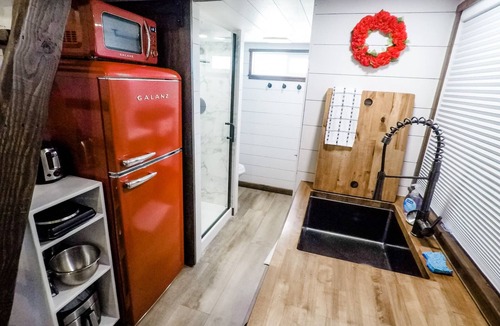 Utah Cottage | Charming Yuba Lake Tiny Home