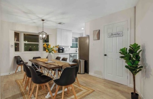 Garden Oaks House | Charming Zenith home-4BRs- amazing pool- mini golf - Houston I-610&US290n