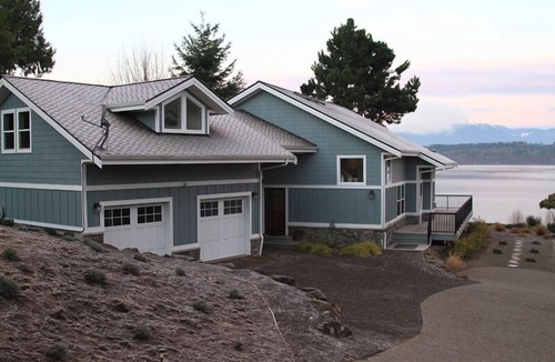 Poulsbo House | Charmingly Elegant High Bank Waterfront Home