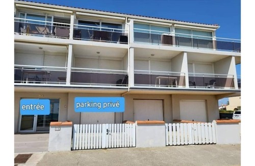 Sainte-Marie-la-Mer Apartment | CharmingT2 apartment with side sea view