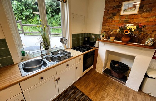 Brading Cottage | Charnwood Cottage