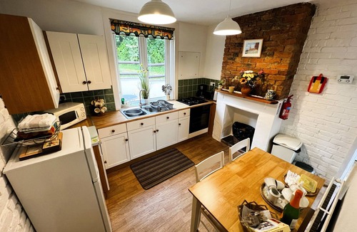 Brading Cottage | Charnwood Cottage