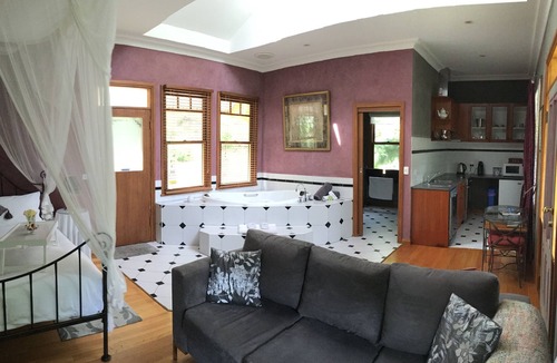 Warburton Cottage | Charnwood Cottages