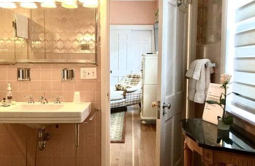 Versailles Bed & Breakfast | Charred Oaks Inn