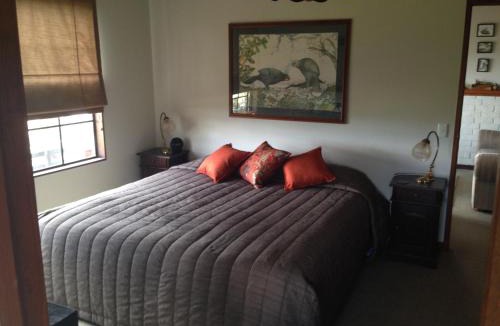 Thames Bed & Breakfast | Chartré Manor B&B