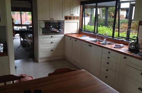 Thames Bed & Breakfast | Chartré Manor B&B