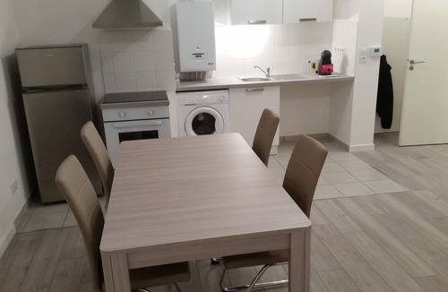 Chartres Apartment | Chartraine getaway with private parking