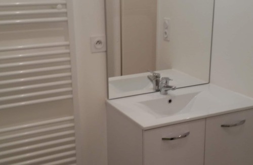 Chartres Apartment | Chartraine getaway with private parking