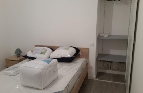 Chartres Apartment | Chartraine getaway with private parking