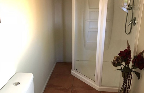 Thames Bed & Breakfast | Chartre' Manor Bed & Breakfast