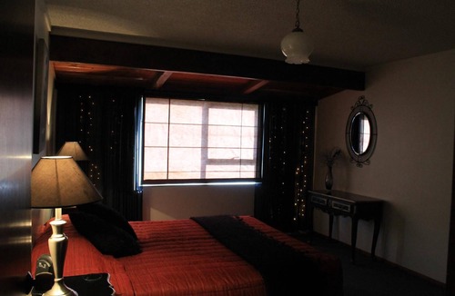 Thames Bed & Breakfast | Chartre' Manor Bed & Breakfast