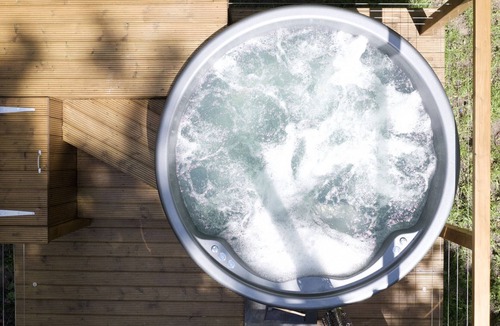 Chiddingstone Hoath Ski Chalet | Chartwell Luxury Dome