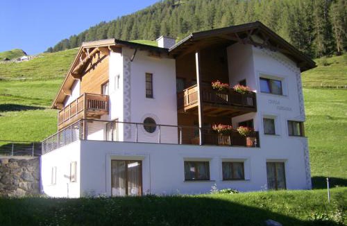 Ravaisch Apartment | Chasa Adriana