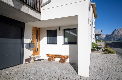 Ftan Apartment | Chasa Fionas: Quiet 2.5-room flat with seating area
