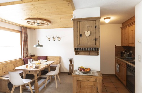 Vulpera Apartment | Chasa Grusaida: Charming, cosy 2-room flat with balcony near the golf course